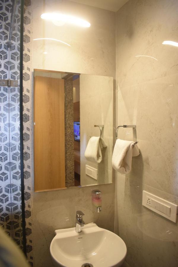 Mumbai House Express Hotel 3*